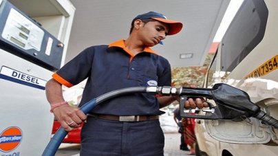 Petrol prices below Rs. 77 in Delhi after 13th consecutive reduction