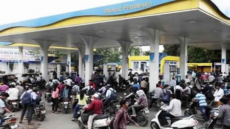 Steep Decrease in Petrol and Diesel Prices Expected as Crude Oil Tumbles