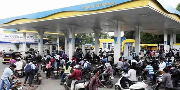 Steep Decrease in Petrol and Diesel Prices Expected as Crude Oil Tumbles